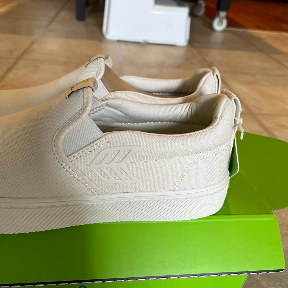 Cariuma Size 8 women’s/6.5 Men’s Off-white Slip Ons
Brand New - Picture 3 of 5